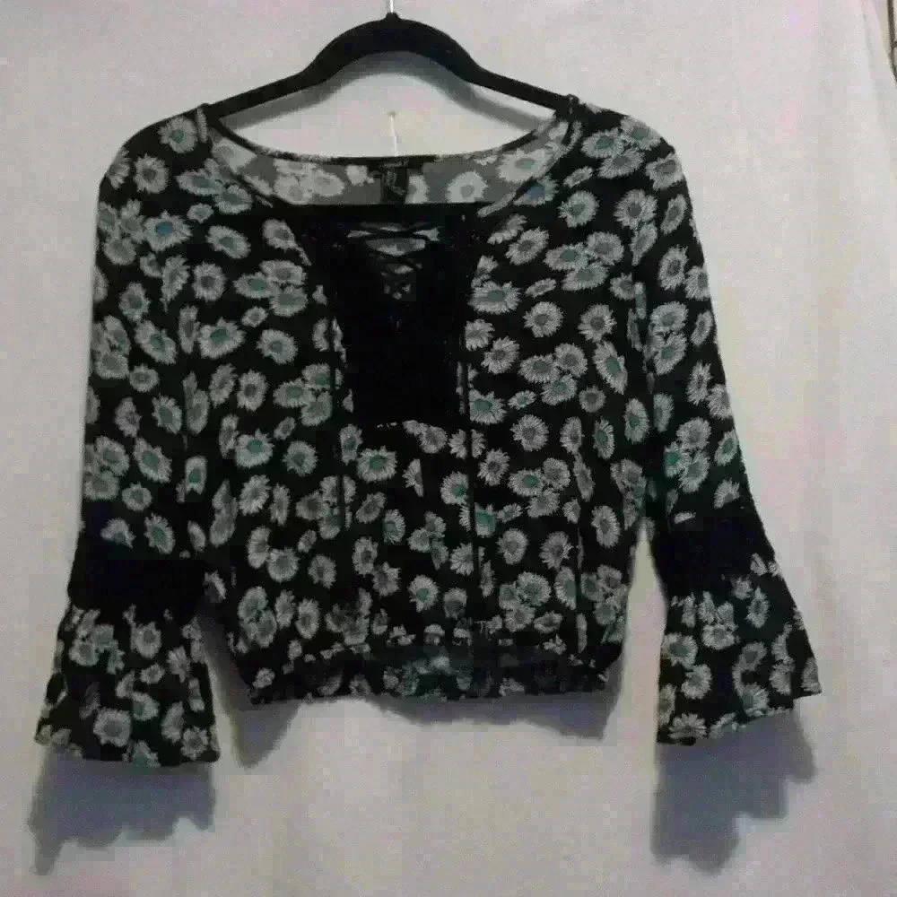 Women's S,  Forever 21 black sunflower boho crop trumpet sleeve rayon crochet